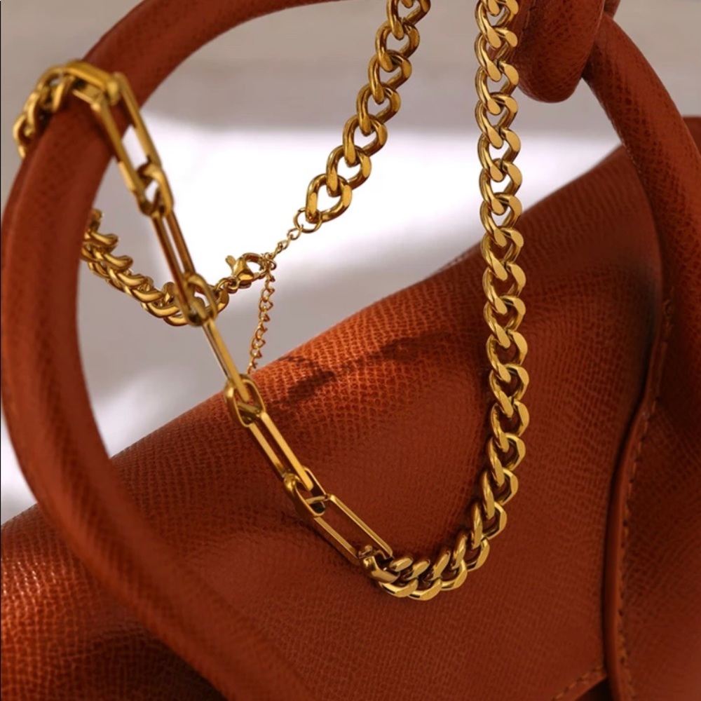 Women Stainless Steel Stylish Golden Necklace - Picture 4 of 6